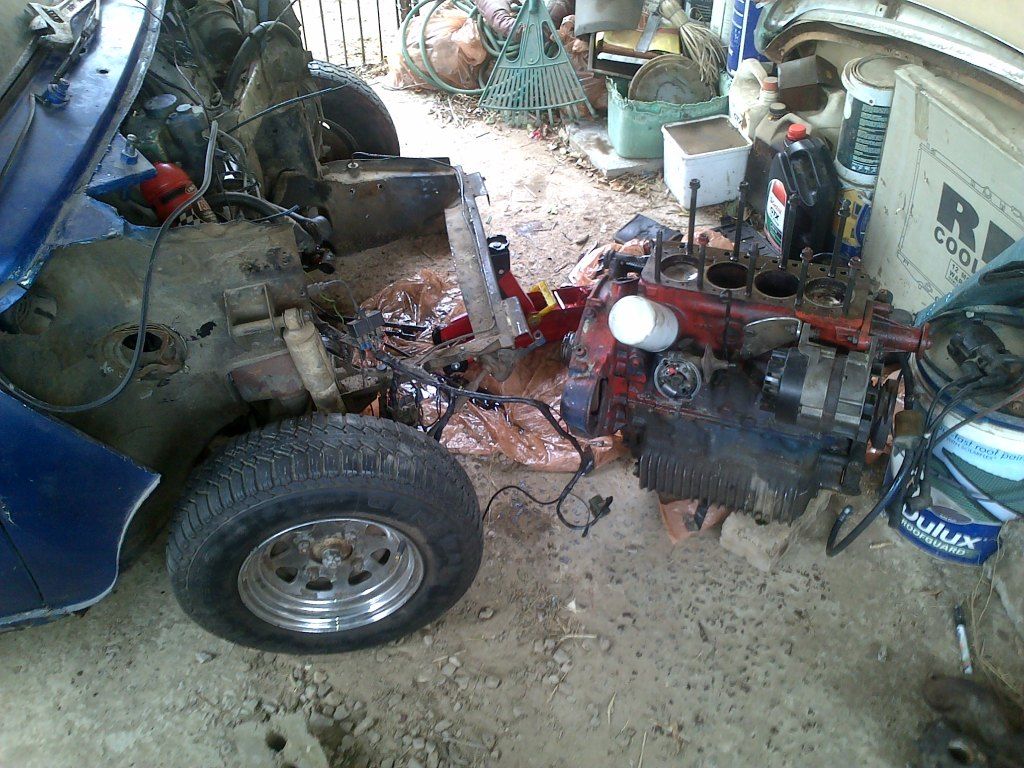 mini20engine20out20next20to20it.jpg
