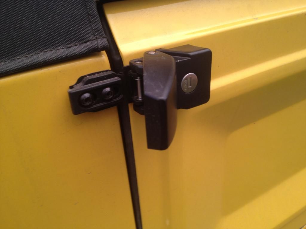 how to lock CJ tailgate? Page 3