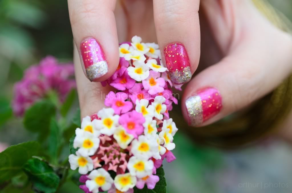 pink-glittered-nails