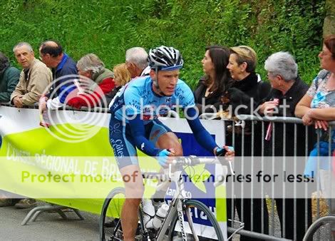 i1108.photobucket.com/albums/h416/vNibali/whosthis.jpg