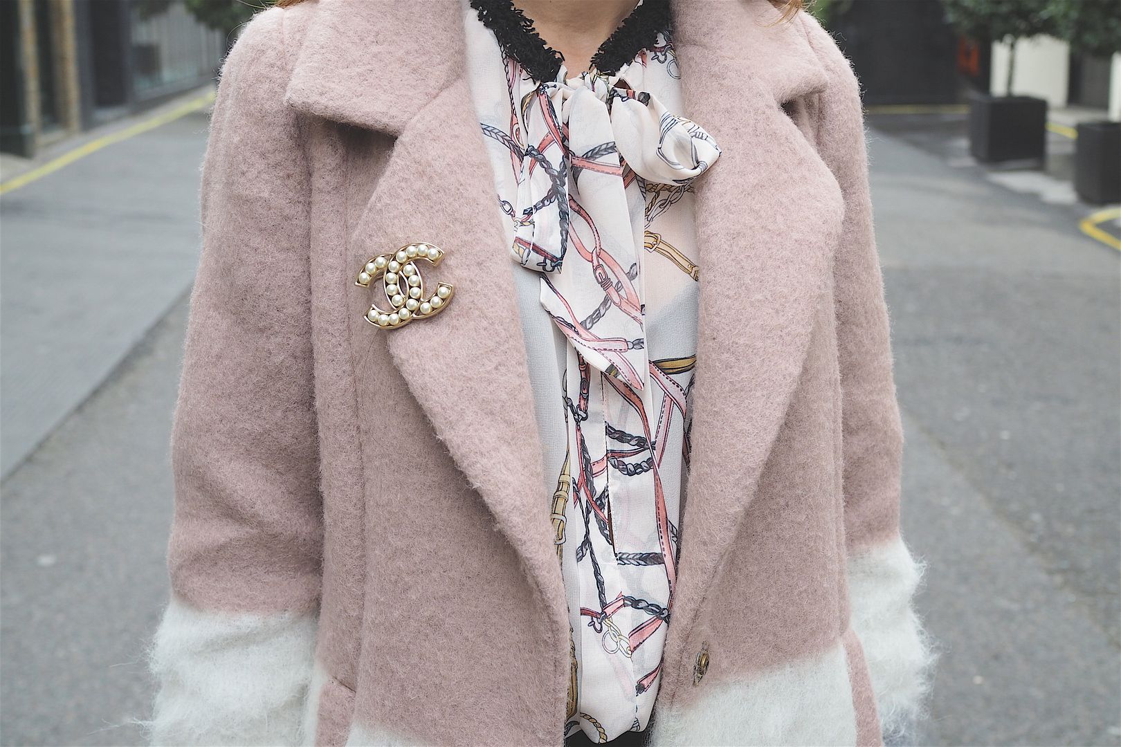 photo chanel brooch fashion street style.jpeg