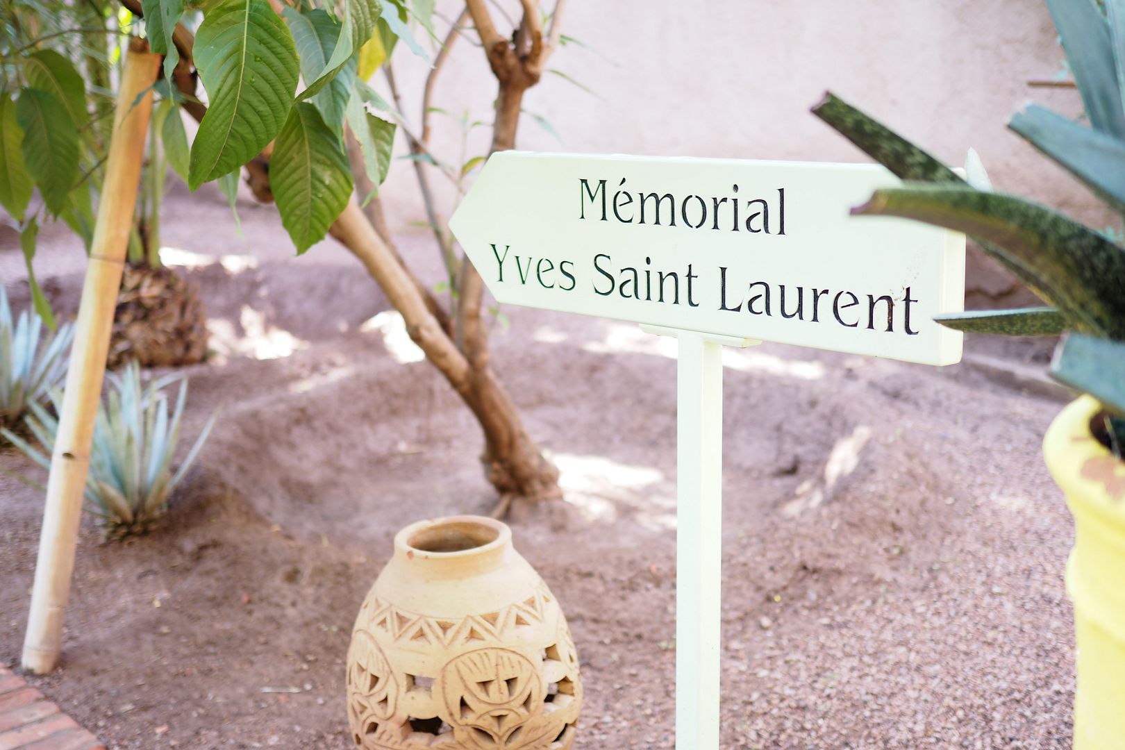 jardines majorelle yves saint laurent memorial.jpg