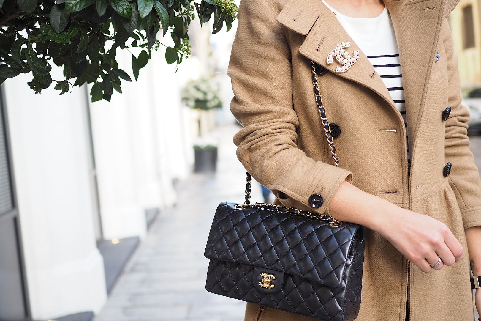  photo chanel 2.55 broche street style paris france fashion show.jpg