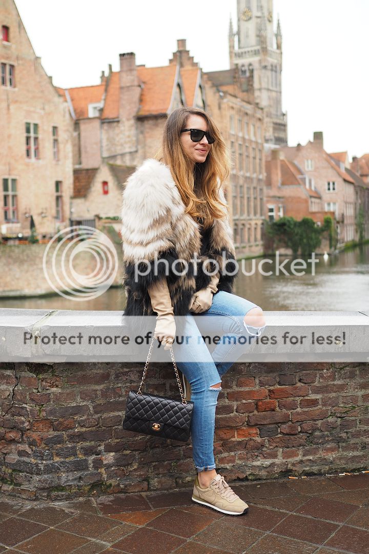  photo fur coats street style fashion week bloggers_1.jpg