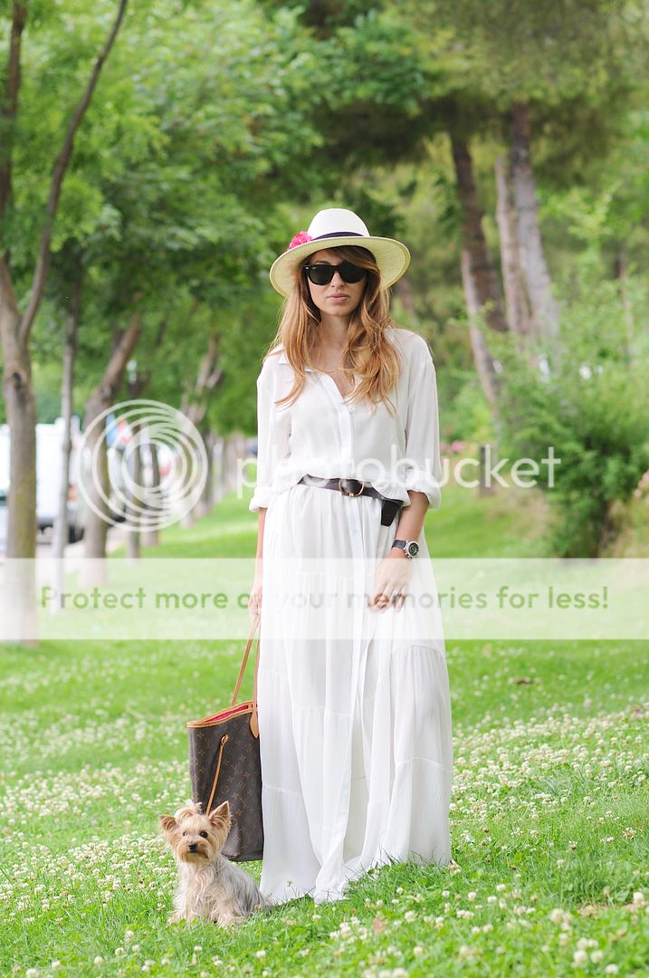  photo white dress style summer louis vuitton.jpg