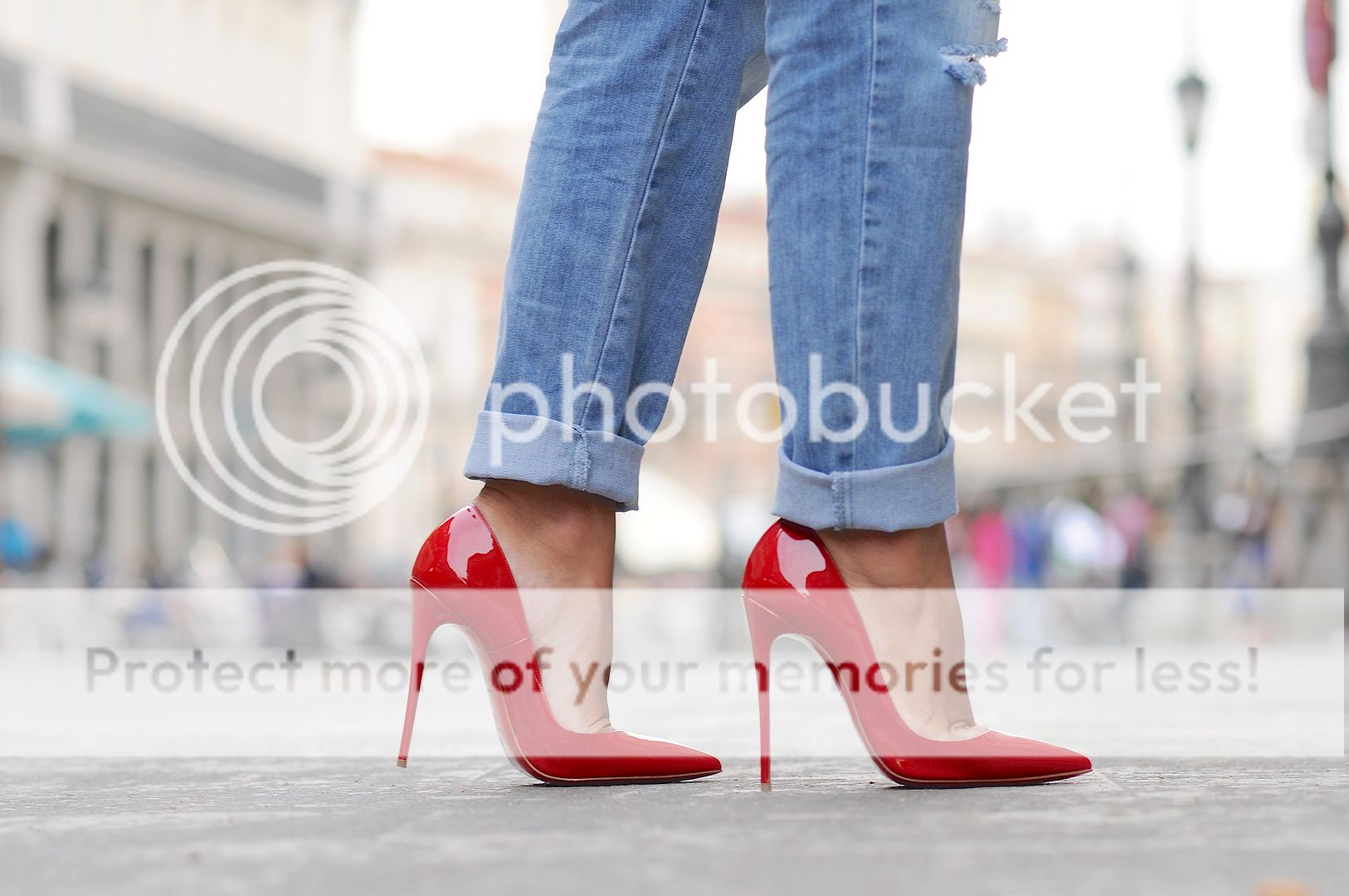  photo christian loubutin redsoles shoes sokate .jpg