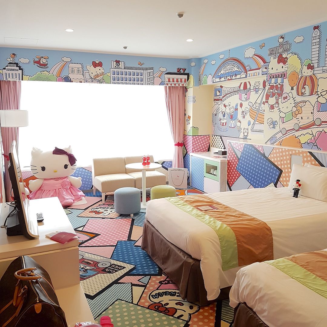  photo keio hotel plaza tokyo hello kitty room.jpg